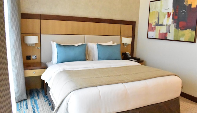 Golden Tulip Media Hotel - Standard