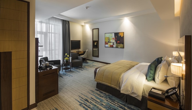 Golden Tulip Media Hotel - Deluxe king