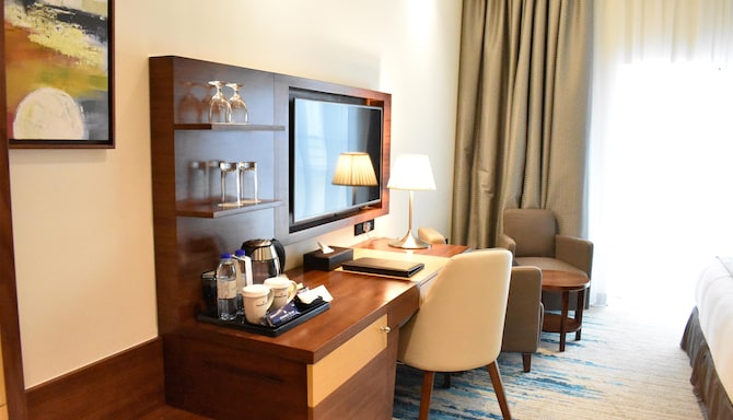 Golden Tulip Media Hotel - Deluxe