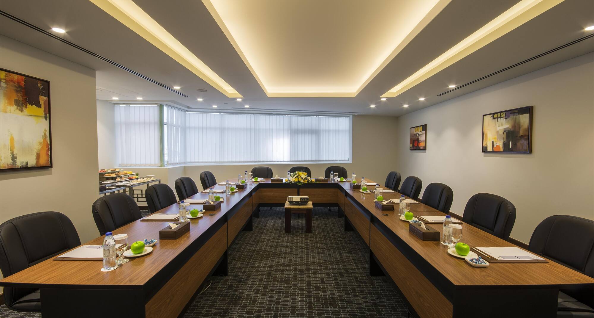 Golden Tulip Media Hotel - Meeting Room
