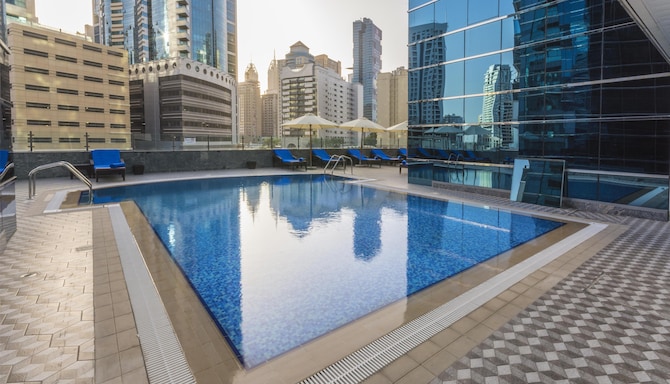 Golden Tulip Media Hotel - Swimming Pool