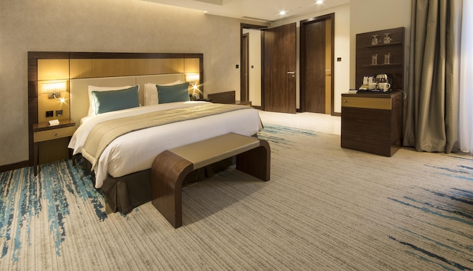 Golden Tulip Media Hotel - Executive Suite