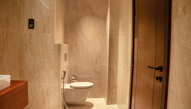Golden Tulip Muscat The Village - Guest room bath