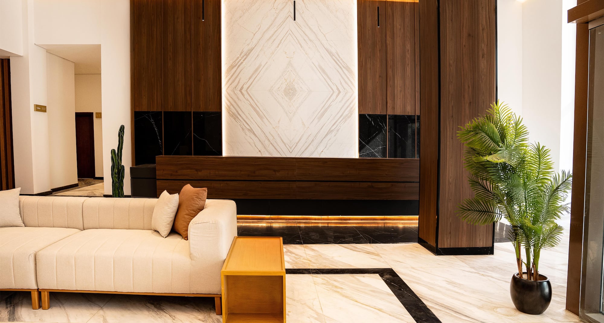 Golden Tulip Muscat The Village - Lobby view