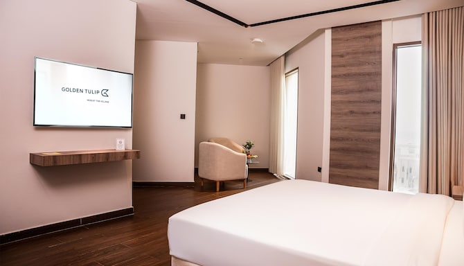 Golden Tulip Muscat The Village - Suite
