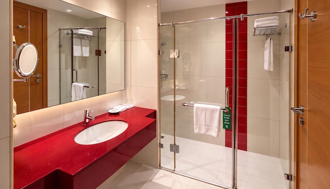 GOLDEN TULIP MUSCAT - Bathroom