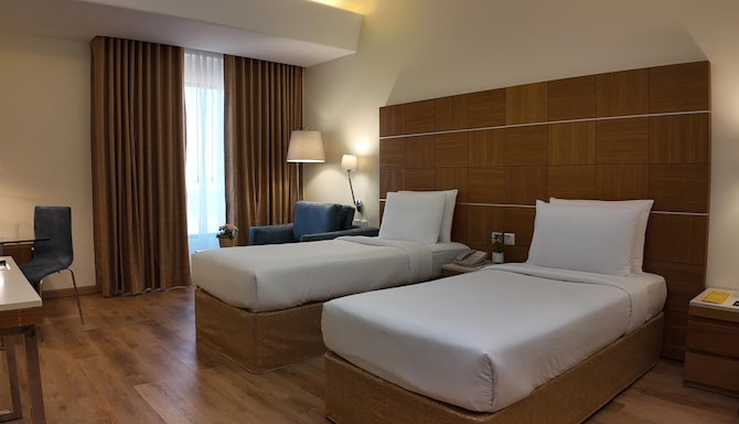 GOLDEN TULIP MUSCAT - Standard Twin