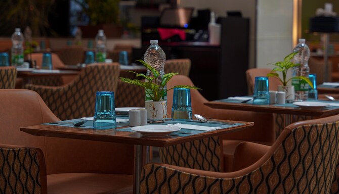 GOLDEN TULIP MUSCAT - DSC
