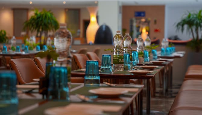 GOLDEN TULIP MUSCAT - DSC