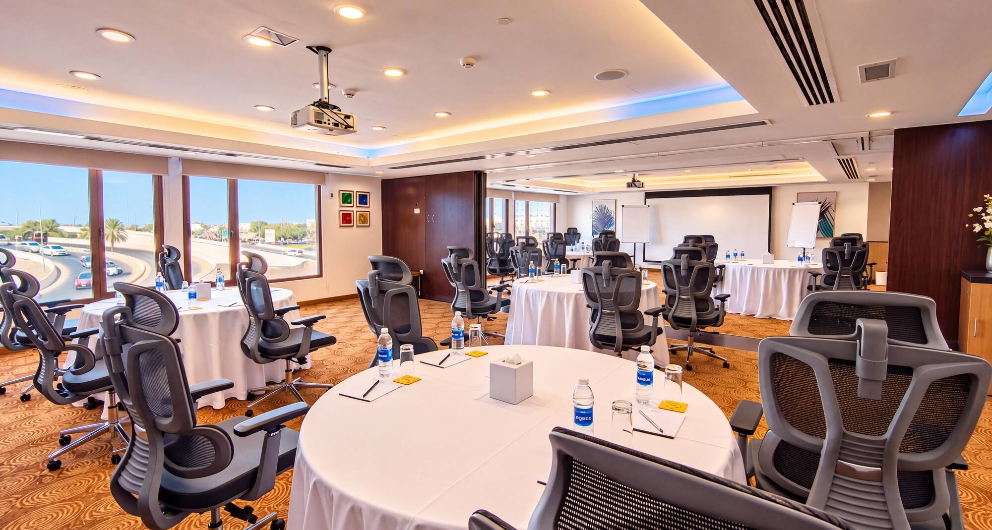 GOLDEN TULIP MUSCAT - Meeting Room