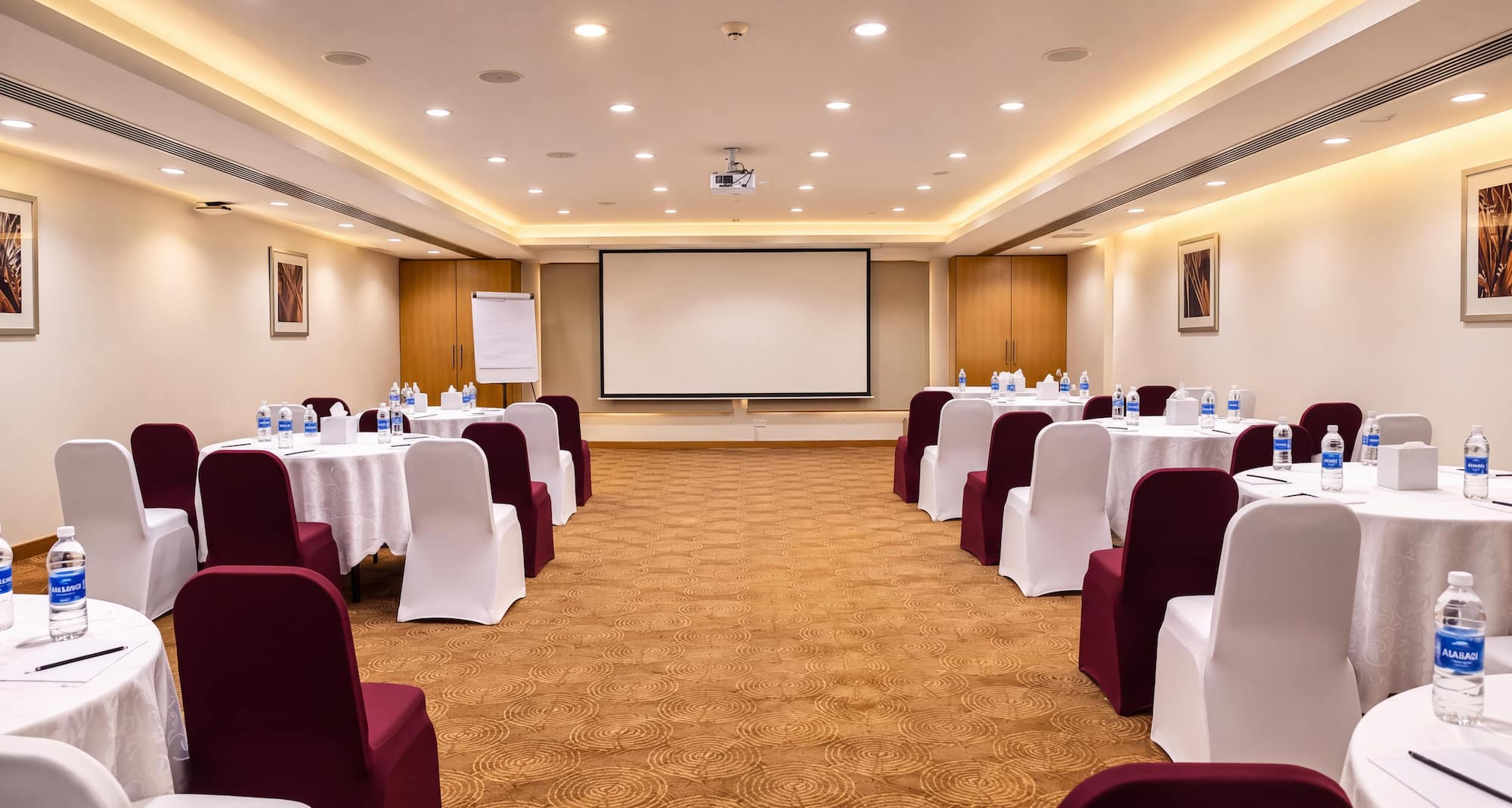 GOLDEN TULIP MUSCAT - Meeting Room