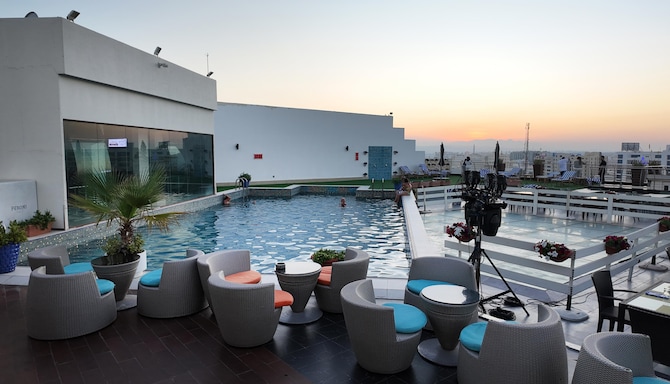 GOLDEN TULIP MUSCAT - DJI D