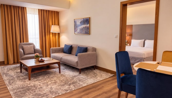 GOLDEN TULIP MUSCAT - Suite Room
