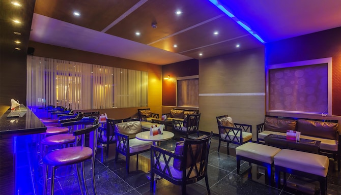 Golden Tulip Hari Nagar - Bar/Lounge