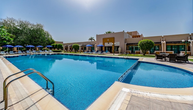 Golden Tulip Nizwa - Swimming Pool