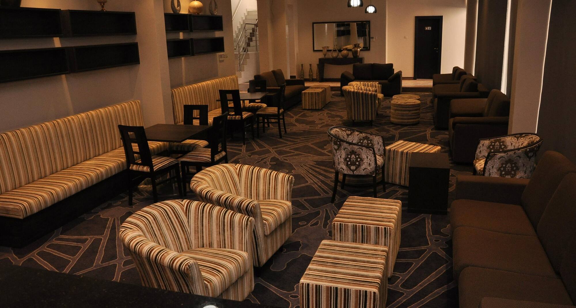 GOLDEN TULIP ONIRU SUITES - LOUNGE NGA