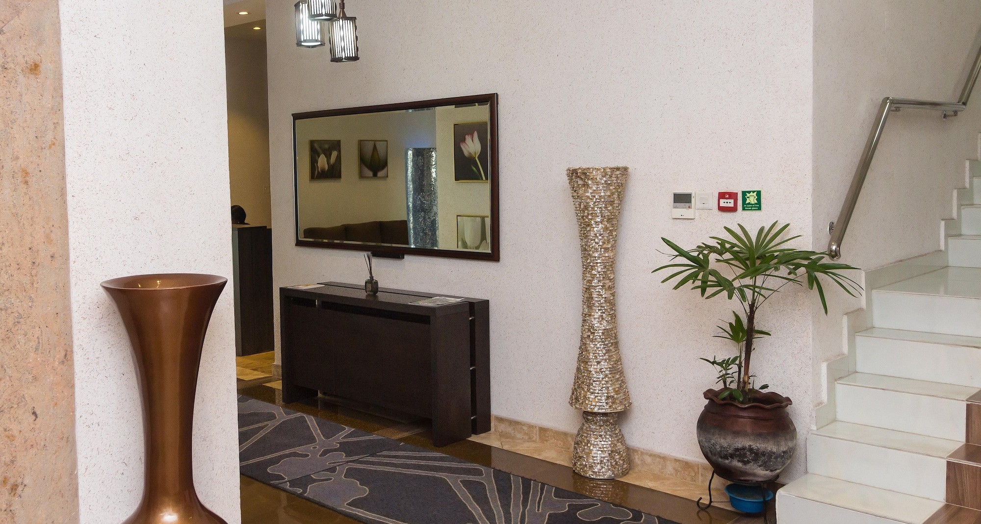 GOLDEN TULIP ONIRU SUITES - NGA45654_LOBBY