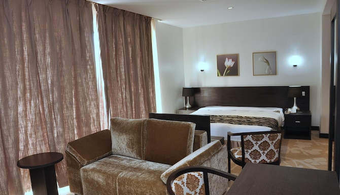 GOLDEN TULIP ONIRU SUITES - PRESIDENTIAL SUITES ROOM NGA
