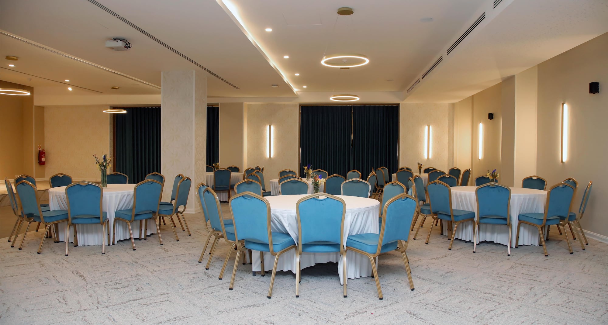 GOLDEN TULIP OPERA ALGERIS - قاعة حفلات كبيرة