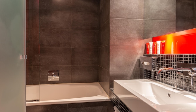 Golden Tulip Opera De Noailles - Salle de bain de la chambre