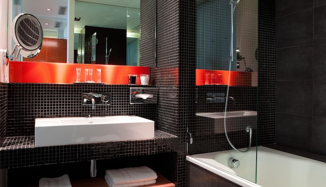 Golden Tulip Opera De Noailles - Salle de bain de la chambre
