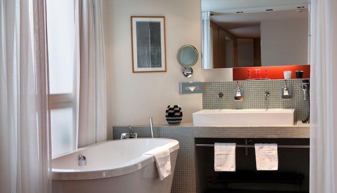 Golden Tulip Opera De Noailles - Salle de bain de la chambre