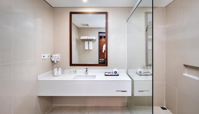 Golden Tulip Pontianak - Bathroom Executive