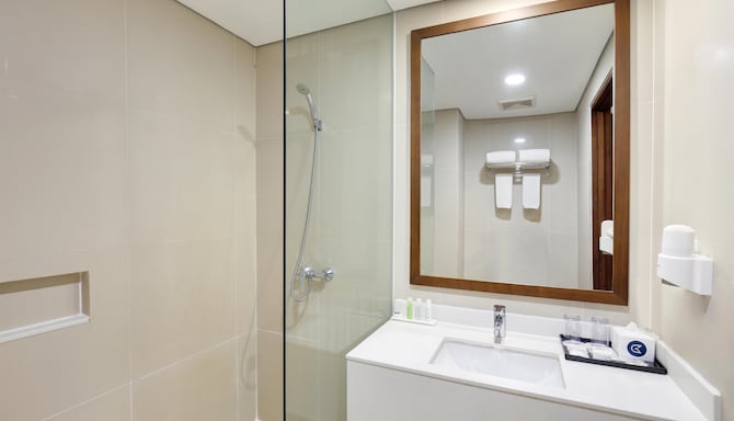 Golden Tulip Pontianak - Bathroom Superior