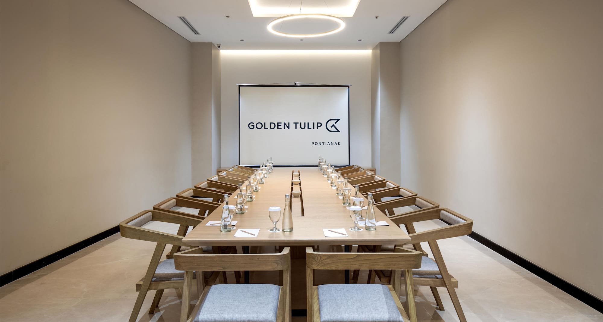 Golden Tulip Pontianak - Cinmoi Meeting Room