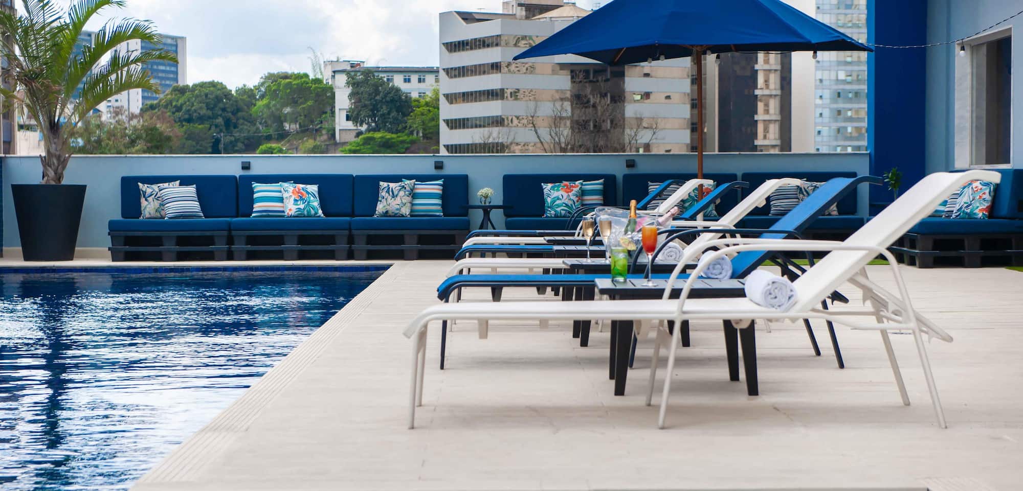 Golden Tulip Porto Vitoria - Pool Outdoor