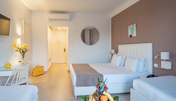 Golden Tulip President Hammamet - Family Room Sea View