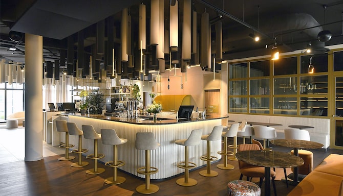GOLDEN TULIP REIMS - Bar Lounge