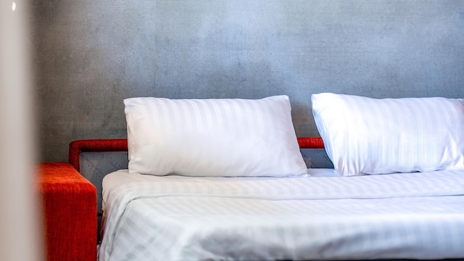 GOLDEN TULIP REIMS - GT REIMS ROOM DOUBLE SOFA BED CREDIT PHOTO EVA MIQUET