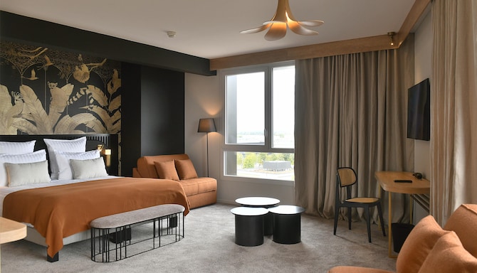 GOLDEN TULIP REIMS - PTLqRs g
