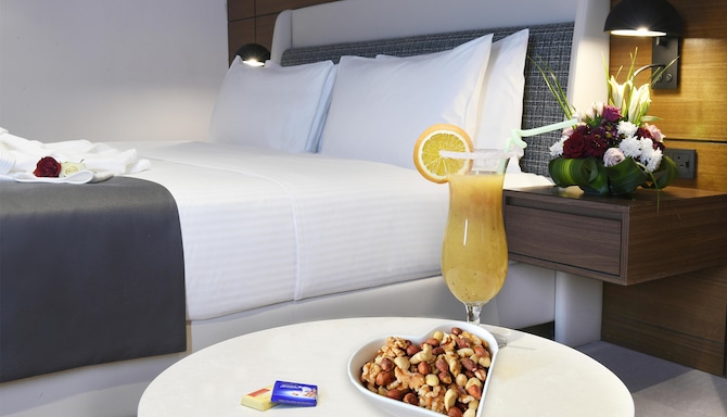 Golden Tulip Riyadh - Guest room amenity