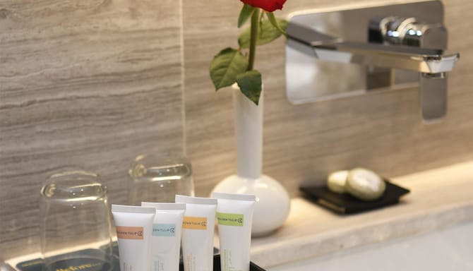 Golden Tulip Riyadh - Guest room bath