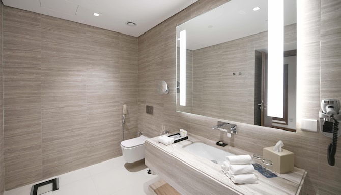 Golden Tulip Riyadh - Guest room bath