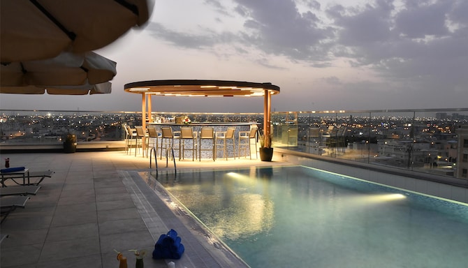 Golden Tulip Riyadh - Pool - outdoor