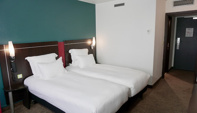GOLDEN TULIP ROISSY SAINT WITZ