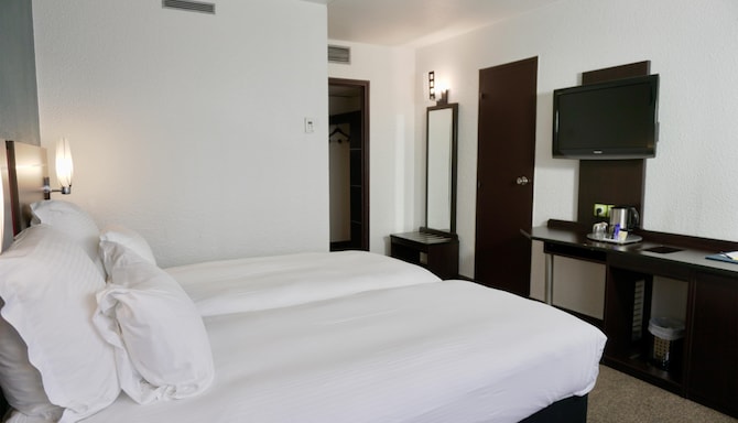 GOLDEN TULIP ROISSY SAINT WITZ