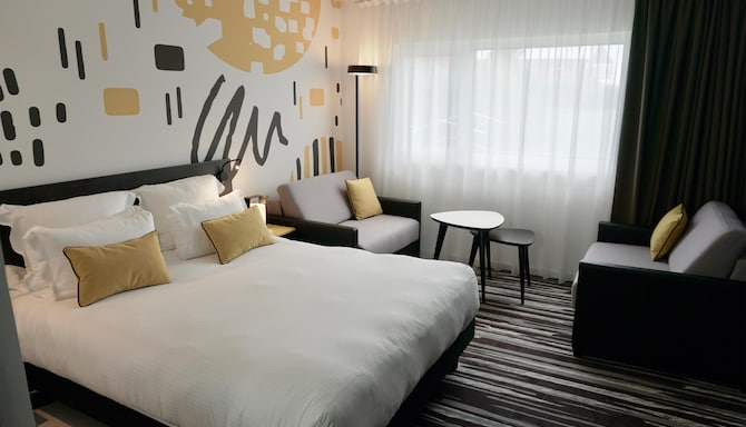 GOLDEN TULIP ROISSY SAINT WITZ