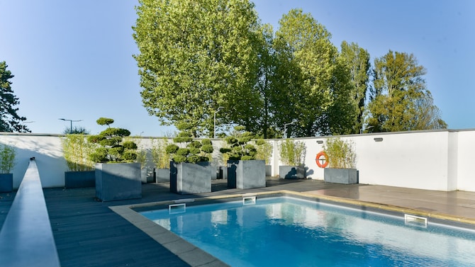 GOLDEN TULIP ROISSY SAINT WITZ - Vue de la piscine