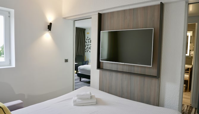 GOLDEN TULIP ROISSY SAINT WITZ