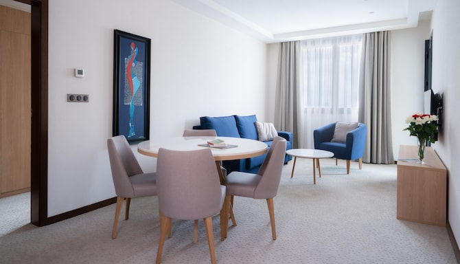 Junior Suite 1 King Bed, 55SQM, Jacuzzi, Free WIFI, Coffee facilities, TV, Shower, Free Minibar
