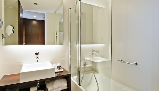 GOLDEN TULIP SAO JOAO DA MADIERA HOTEL - Bathroom