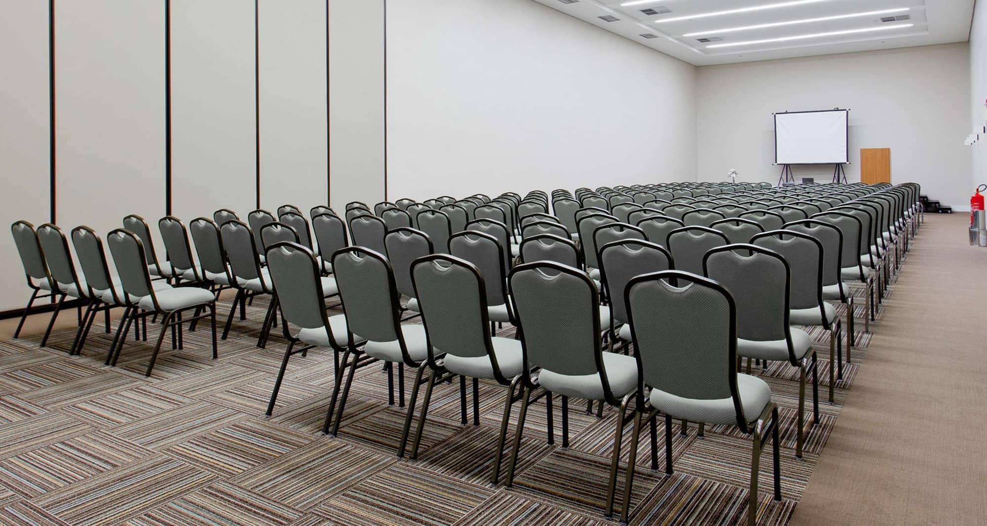 Golden Tulip Sao Jose Dos Campos - Meeting Room