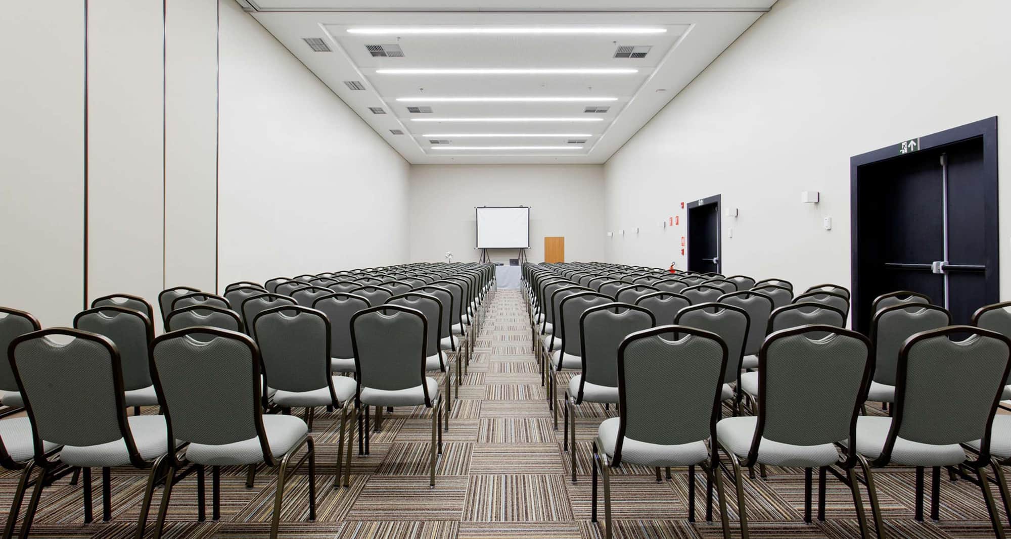 Golden Tulip Sao Jose Dos Campos - Meeting Room