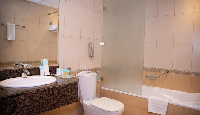 Golden Tulip Sharjah - حمام الجناح