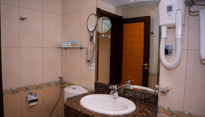 Golden Tulip Sharjah - حمام الجناح