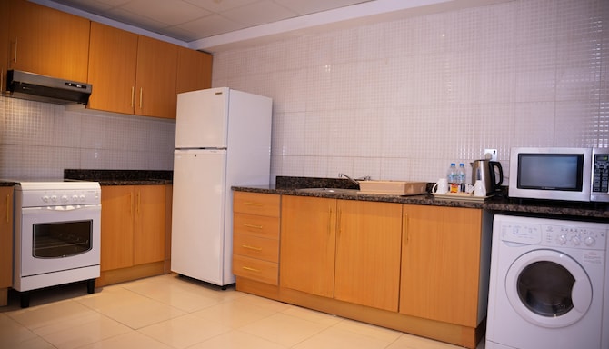 Golden Tulip Sharjah - جناح مطبخ / مطبخ صغير